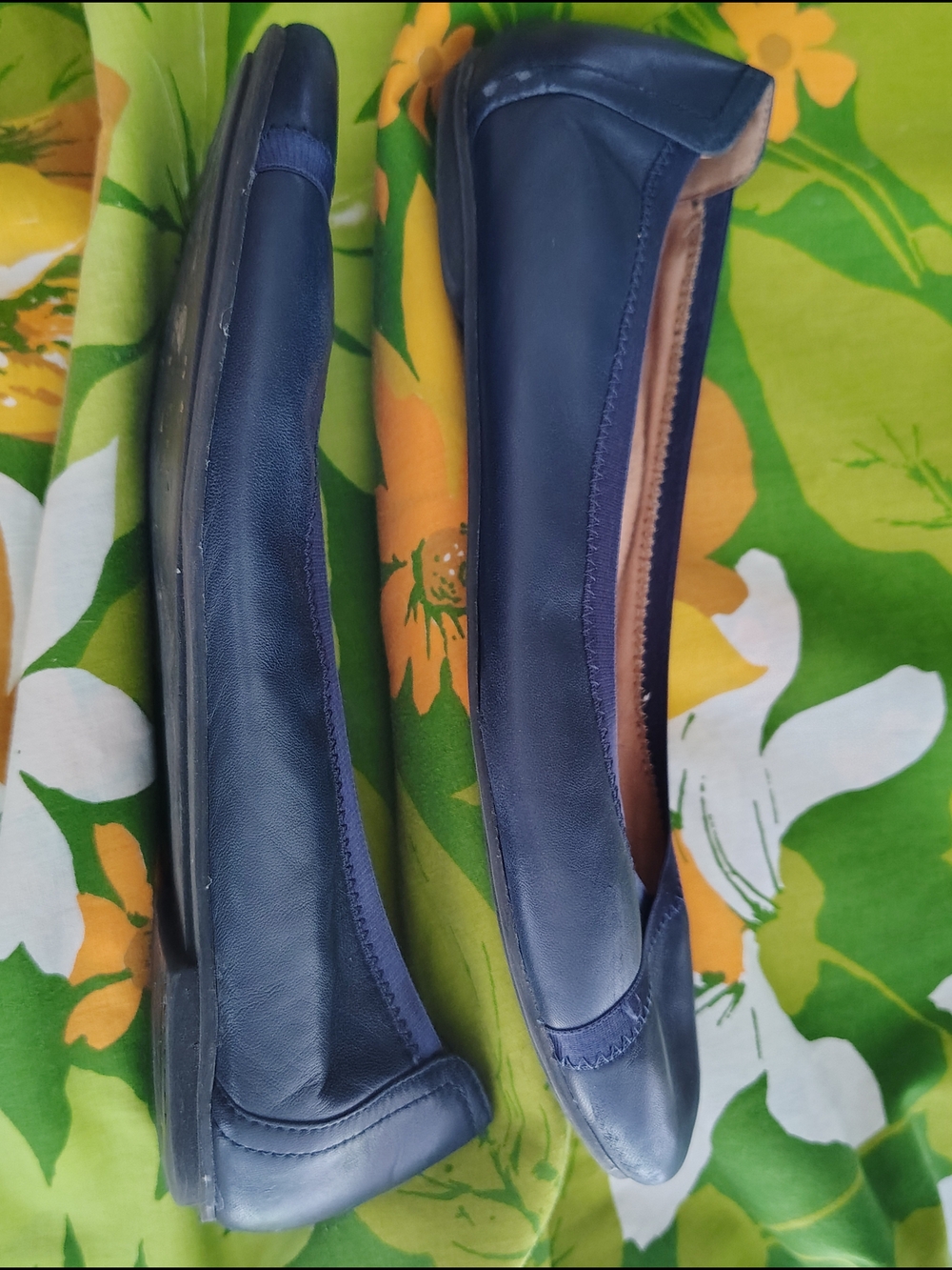 Vionic Carroll Leather Ballet Flat in Navy Size 8.5 - Picture 3 of 4
